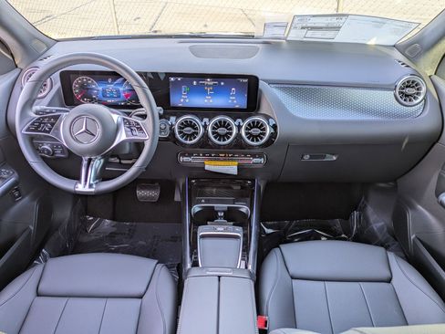 Certified 2025 Mercedes-Benz GLA 250 image 29