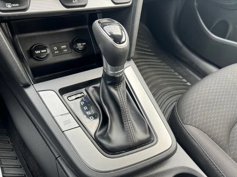 Used 2019 Hyundai Elantra SE w/ Winter Weather Package FWD image 37