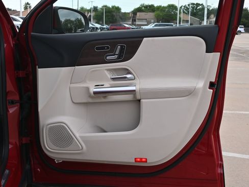 Used 2021 Mercedes-Benz GLA 250 w/ Premium Package image 25