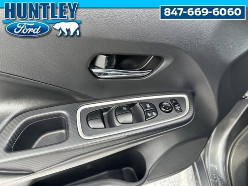 Used 2020 Nissan Versa SR w/ Convenience Package image 18