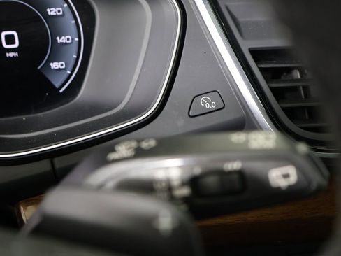 Used 2024 Audi Q5 e Premium w/ Convenience Package image 31