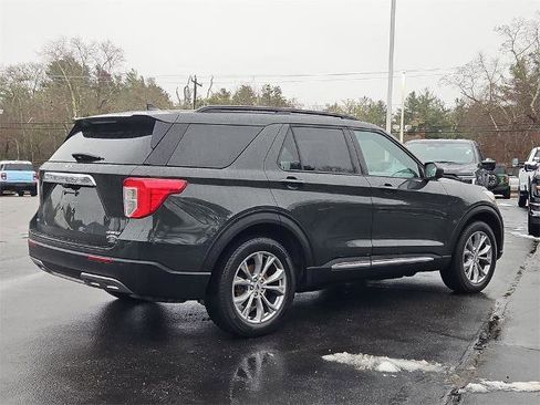 Certified 2022 Ford Explorer XLT w/ Equipment Group 202A image 3