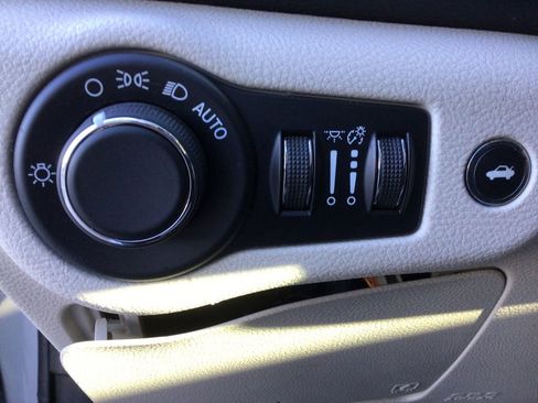 Used 2016 Chrysler 200 Limited image 28