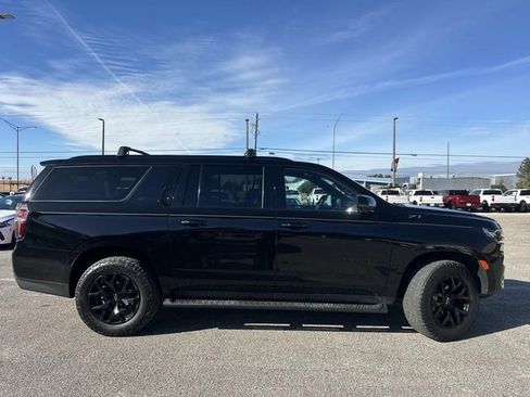 Used 2023 Chevrolet Suburban Z71 w/ Luxury Package image 8