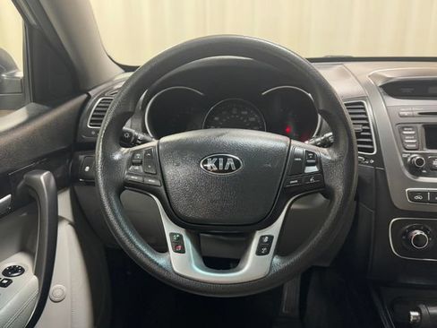 Used 2014 Kia Sorento LX FWD image 16