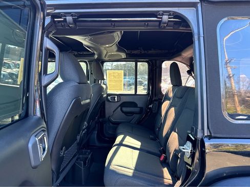 Used 2024 Jeep Wrangler Unlimited Rubicon image 10