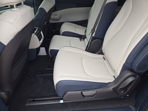 New 2026 Kia Carnival EX FWD image 17