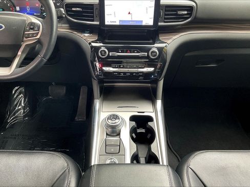 Used 2023 Ford Explorer Limited image 7