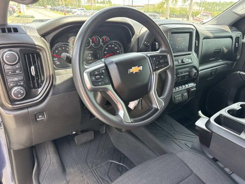 Used 2022 Chevrolet Silverado 1500 Custom w/ Safety Confidence Package AWD/4WD image 17
