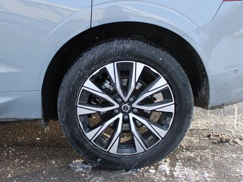 Used 2025 Volvo XC60 B5 Plus image 38