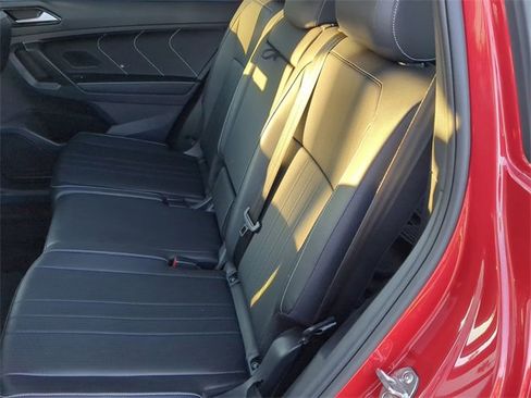 Certified 2024 Volkswagen Tiguan SE R-Line image 17