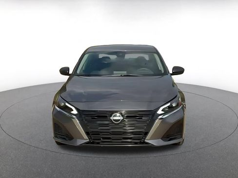 Used 2025 Nissan Altima 2.5 SV FWD image 4