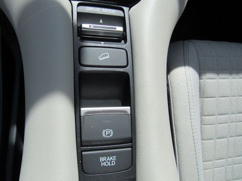 Certified 2024 Honda HR-V LX image 13