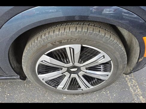 Used 2025 Cadillac Escalade IQ Luxury 2 w/ LPO, Premium Carpet Package image 5