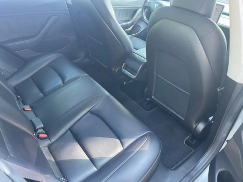 Used 2018 Tesla Model 3 Mid Range image 12