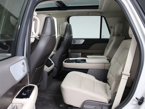 Used 2023 Lincoln Navigator Reserve AWD/4WD image 27