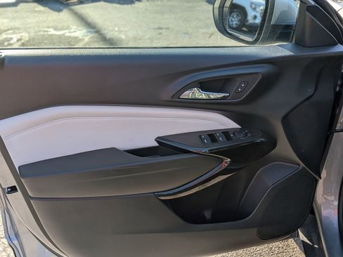 Certified 2025 Chevrolet Trax LT w/ LT Convenience Package image 14