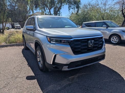 Used 2025 Honda Pilot EX-L image 2