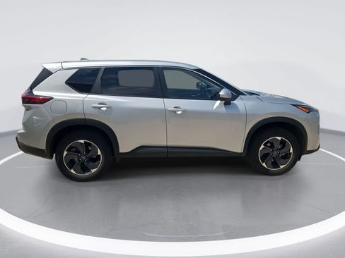 Used 2025 Nissan Rogue SV AWD/4WD image 9