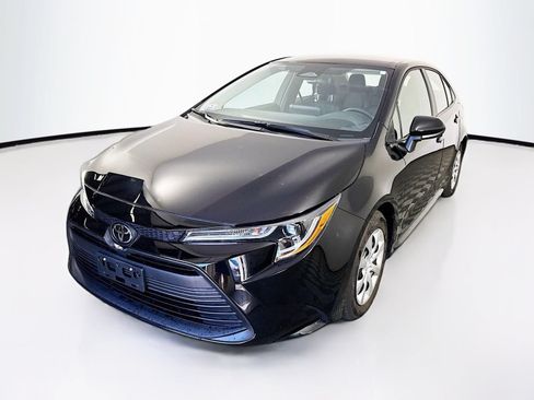 Certified 2025 Toyota Corolla LE FWD image 3