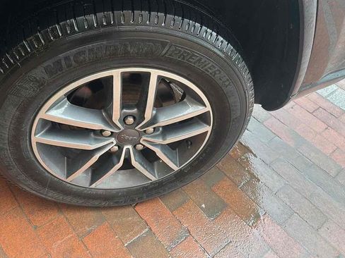 Used 2019 Jeep Grand Cherokee Limited image 14