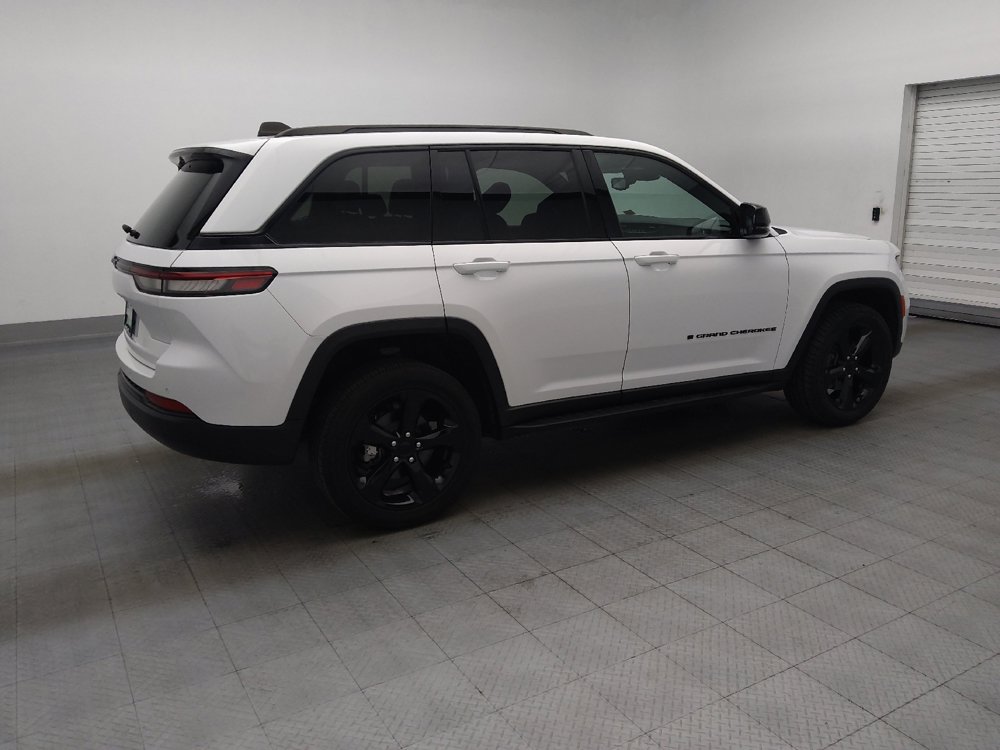 Used 2023 Jeep Grand Cherokee Altitude RWD image 10