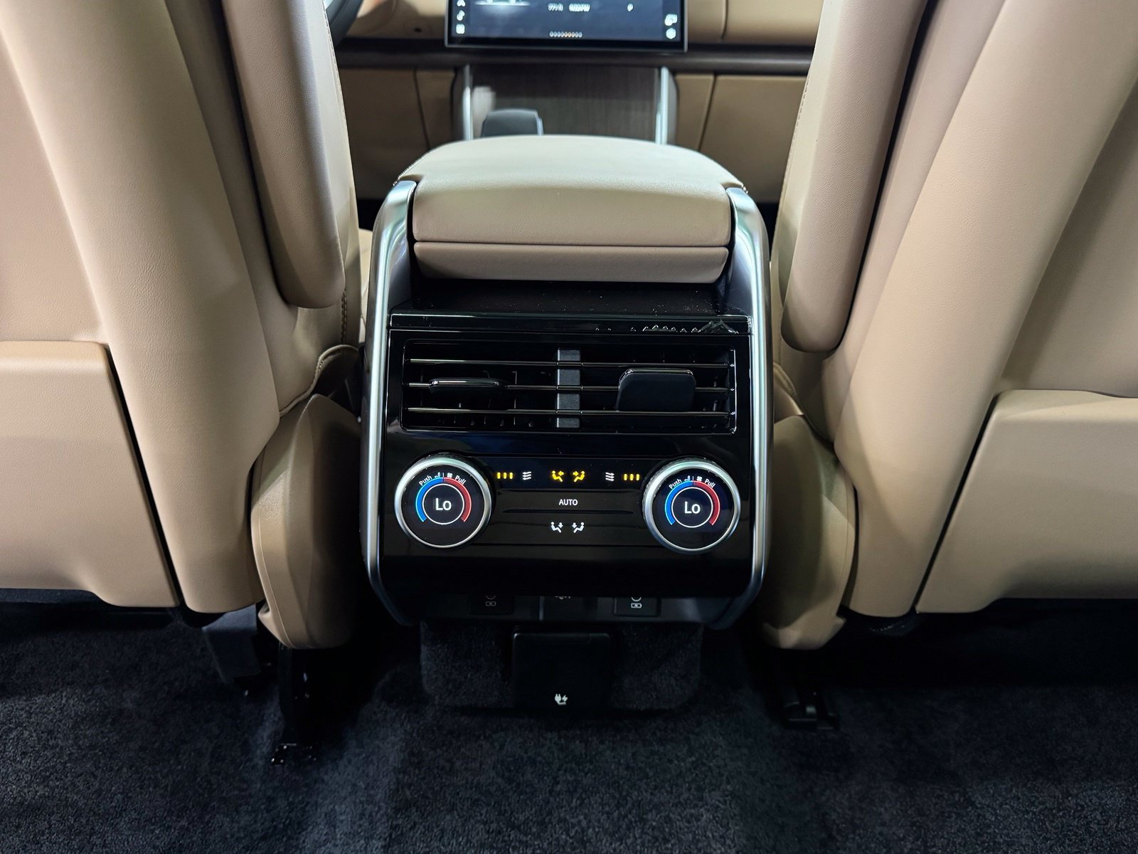 New 2026 Land Rover Range Rover SE AWD/4WD image 36