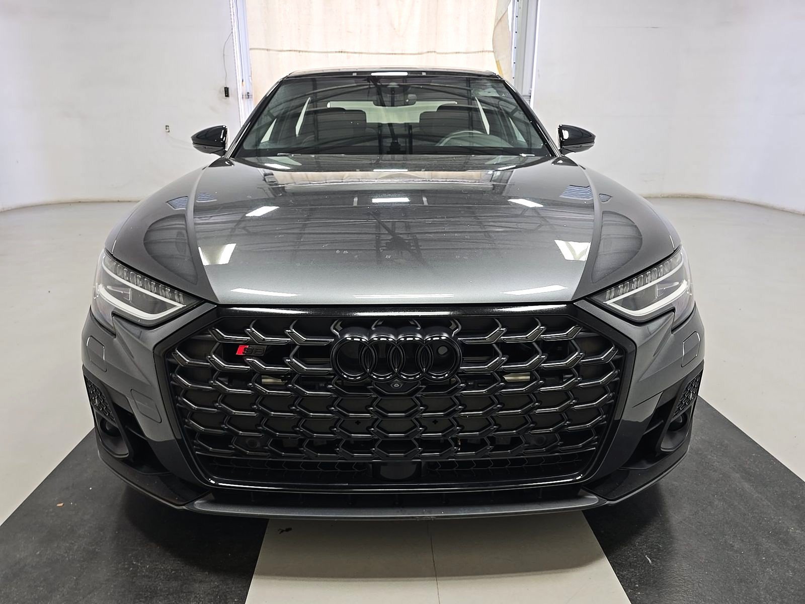 Used 2023 Audi S8 AWD/4WD image 2