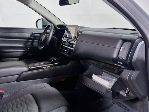 Used 2025 Nissan Pathfinder SV FWD image 35