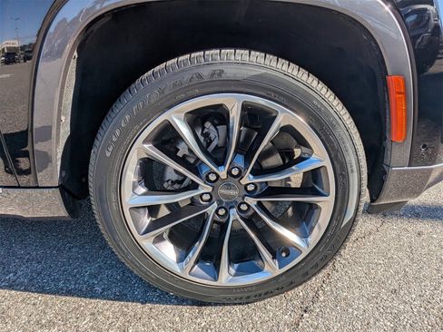 Used 2022 Jeep Wagoneer Series III w/ Premium Group I image 11