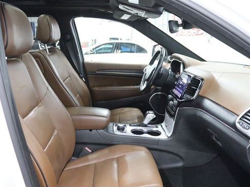 Used 2019 Jeep Grand Cherokee Summit AWD/4WD image 32