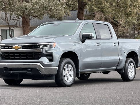 Used 2025 Chevrolet Silverado 1500 LT image 8