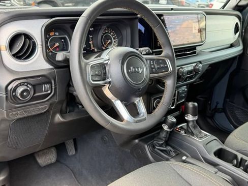 Used 2024 Jeep Wrangler Unlimited Sahara AWD/4WD image 13