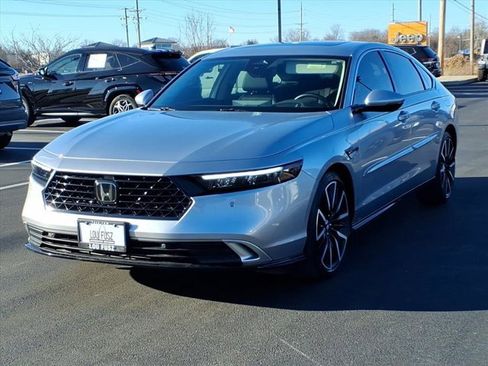 Used 2024 Honda Accord Touring image 2