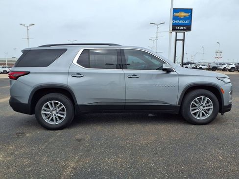 Used 2023 Chevrolet Traverse LT FWD image 9