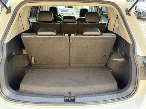 Used 2020 Volkswagen Tiguan SE w/ Panoramic Sunroof Package image 7