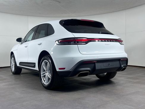 Certified 2025 Porsche Macan AWD/4WD image 3