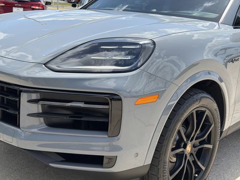 Used 2025 Porsche Cayenne E-Hybrid AWD/4WD image 8