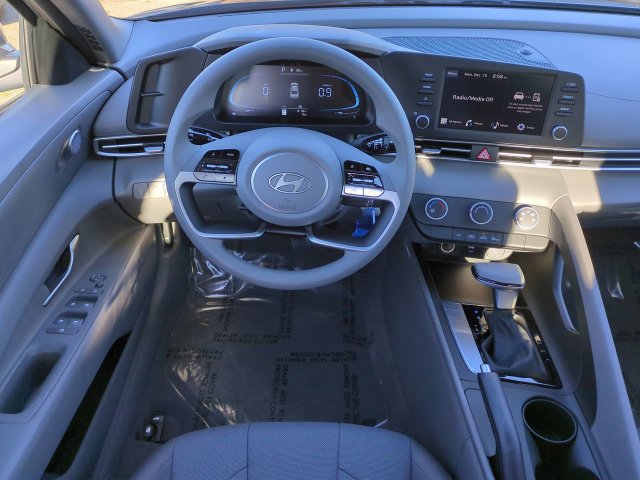 Used 2026 Hyundai Elantra SE FWD image 15