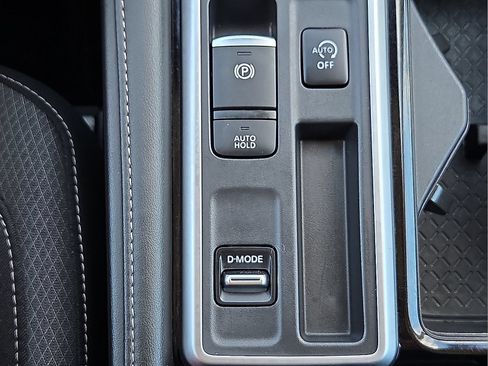 Used 2025 Nissan Pathfinder SV FWD image 18