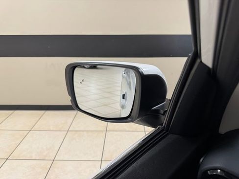 Used 2024 Honda Pilot Touring image 18