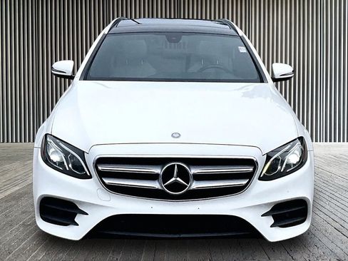 Used 2017 Mercedes-Benz E 400 4MATIC Wagon image 4