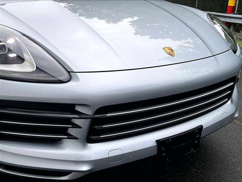 Certified 2022 Porsche Cayenne AWD/4WD image 32