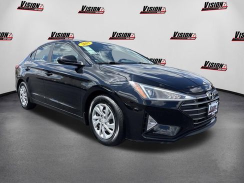 Used 2019 Hyundai Elantra SE w/ Winter Weather Package FWD image 3