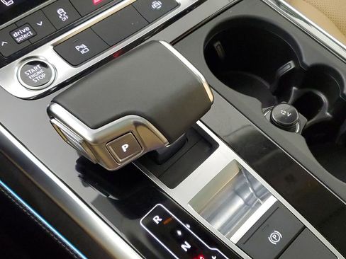 Used 2025 Audi Q8 Premium Plus AWD/4WD image 32