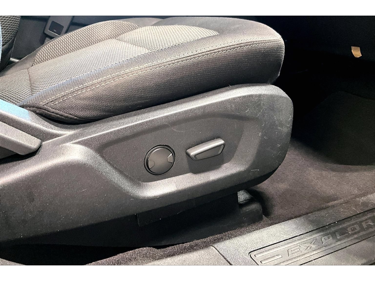 Used 2019 Ford Explorer XLT w/ Equipment Group 201A AWD/4WD image 49