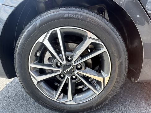 Used 2024 Kia Forte LXS w/ LXS Technology Package FWD image 18