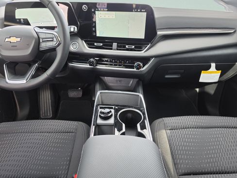 New 2026 Chevrolet Equinox LT w/ Safety and Technology Package FWD image 19