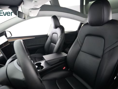 Used 2025 Tesla Model Y Long Range RWD image 4