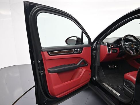 Used 2023 Porsche Cayenne S Platinum image 16